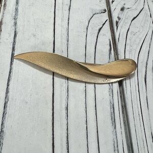 Vintage Sarah Coventry Gold Brooch
